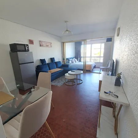 A 50m De La Apartment